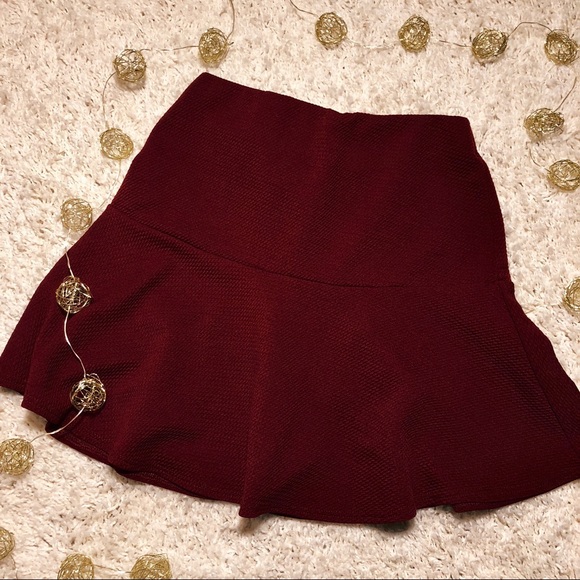 maroon skater skirt - Picture 2 of 4